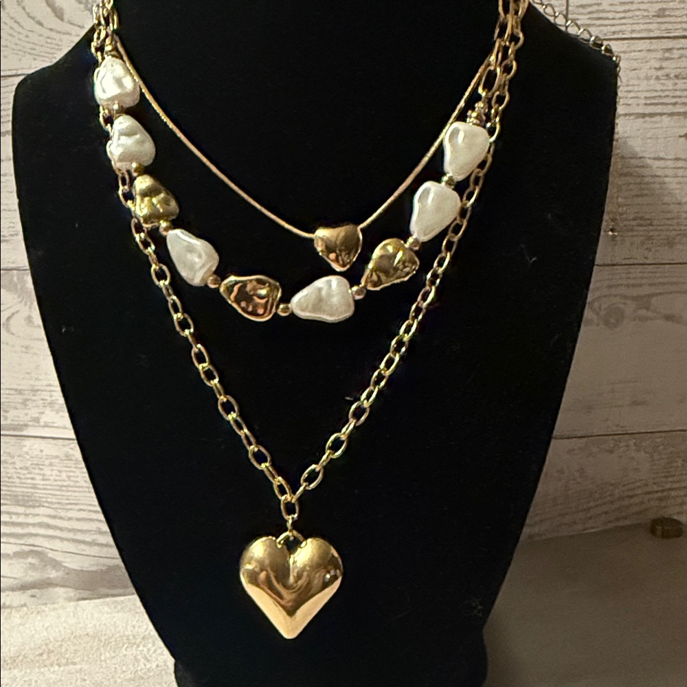 Elegant Gold and White Heart Necklace Set